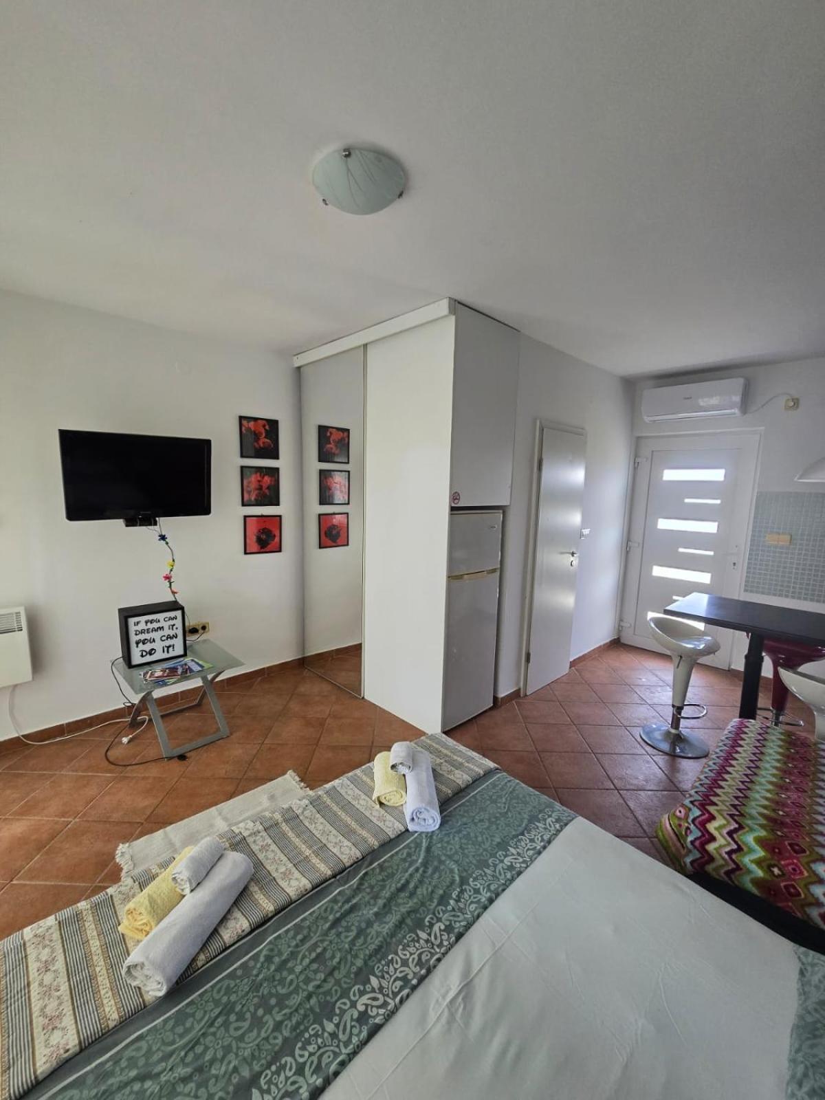 Sukosan Studio Apartman المظهر الخارجي الصورة